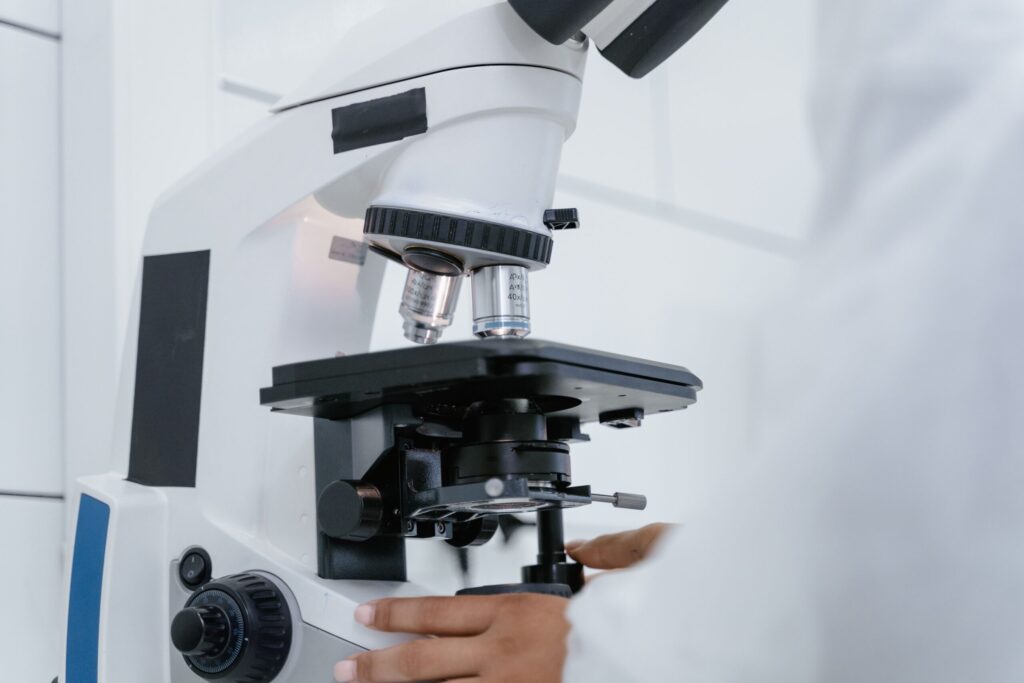 Self-driving laboratories: how AI is reshaping the life science ...
