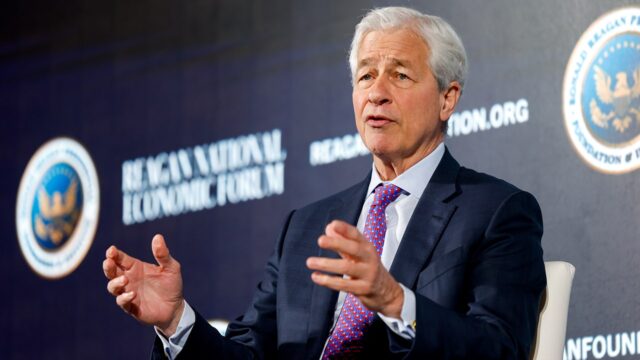 Jamie Dimon warns of inflation and interest rate threats to economy ...